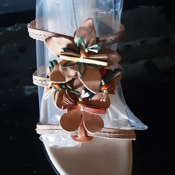 LEATHER WEDGE SANDALS  8 - Picture 2 of 4